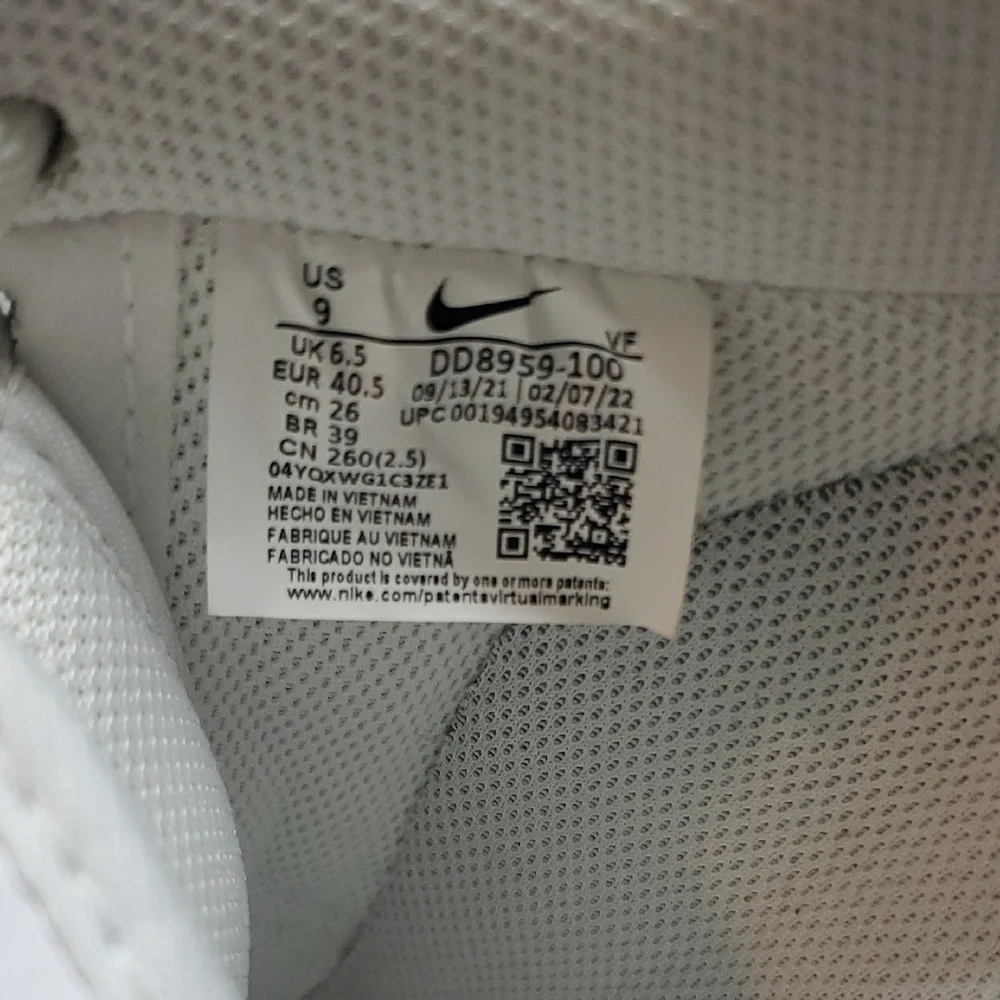 Nike Air Force 1 '07 'Triple White' Women's Size 7.5 DD8959-100 - Picture 2 of 9